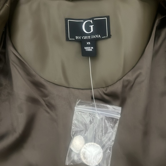 G by Giuliana Olive Blazer Jacket Size XS
(NWOT) - Picture 8 of 9